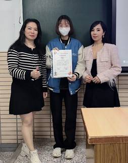 學生考取色彩能量乙丙級證照